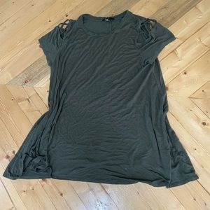 gnw, XL shirt with crisscross shoulders